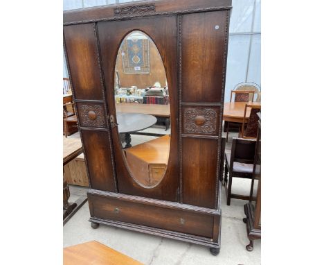 AN EARLY 20TH CENTURY OAK MIRROR DOOR WARDROBE, 46" WIDE 