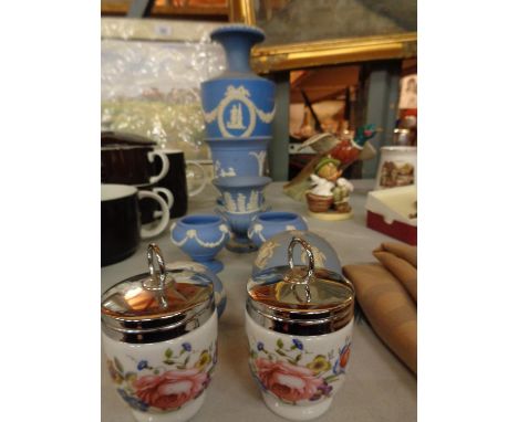 A LARGE BLUE AND WHITE VASE AND SIX PIECES OF WEDGWOOD JASPERWARE, ALSO TO INCLUDE TWO ROYAL WORCESTER PORCELAIN LIDDED POTS 