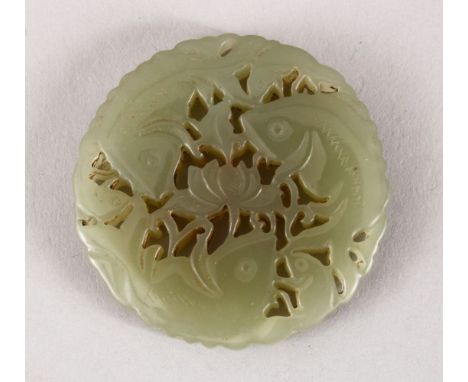 A GOOD 19TH / 20TH CENTURY CHINESE CARVED GREEN JADE FISH PENDANT, six fish continuously swimming around flora, 5cm
