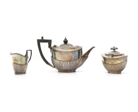 A composed silver bachelor's tea service, by William Hutton and Sons, London, 1904 and Sheffield, 1930, 16ozt overall (3)