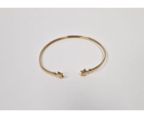 9ct gold bangle with star terminals, 2.7g&nbsp;