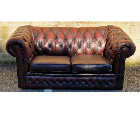 20th century leatherette upholstered Chesterfield two-seat sofa&nbsp;raised on castors, 162cm long&nbsp;Condition ReportSurfa