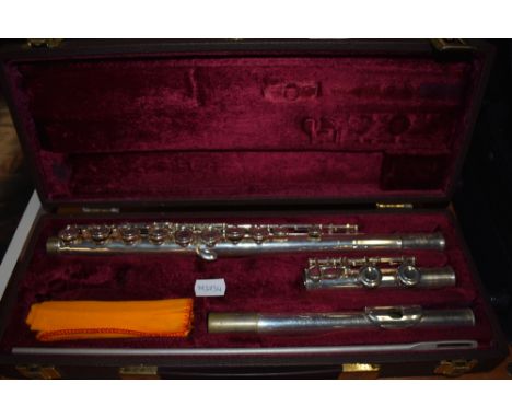 A Buffet Crampon flute , stamped made in England, BC6020, serial number 771283 (cooper scale), in fitted case