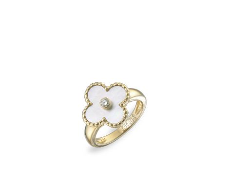 Vintage Alhambra ring in yellow gold, white mother-of-pearl, diamond. Like new condition, sold with its certificate and pouch