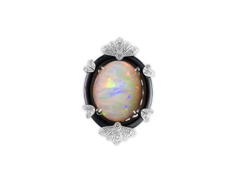 An 18k (750) white gold ring set with a golden cabochon opal in a setting of onyx and diamonds. Weight : 10,6 g