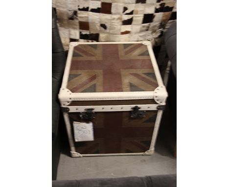 White Star Trunk Vintage Bianco And Union Jack 60 X 59 X 60cm  A Larger Version Of The London Trunk White Star Is Similarly I