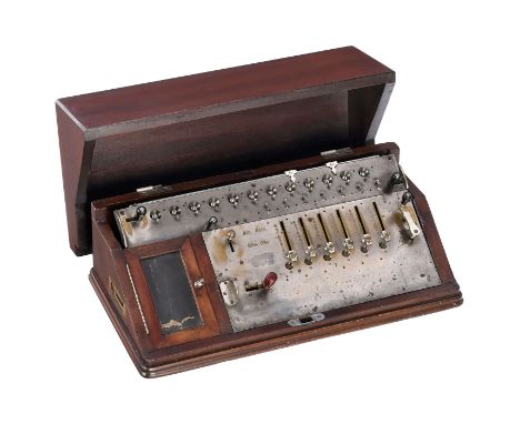 Arithmometer "Austria" Modell I, um 1907Hersteller: Rechenmaschinenwerk Herzstark &amp; Co., Wien, die Fabrik von Curt Herzst