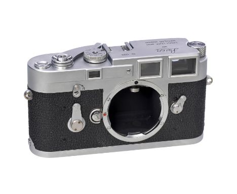 Leica M3 Nr. 1288Leitz, Wetzlar. Ungewöhnliche M3 mit Einmal-Aufzug-Schnellspannhebel in gutem Zustand (Bodenplatte mit Abrie