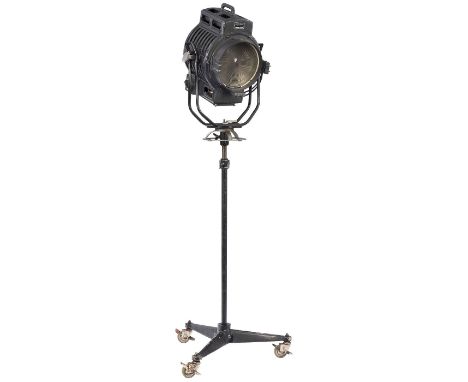 Arri-Filmscheinwerfer, um 1960Arnold &amp; Richter, München. Stufenlinsenscheinwerfer für Leuchtmittel bis 2000 Watt. Fokussi