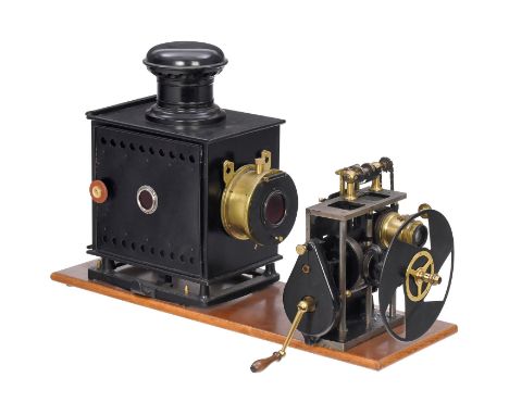 Gaslicht-Kinematograph "Pathé", um 1905Pathé, Paris. Tisch-Kinematograph zur Vorführung von 35mm-Filmstreifen, bestehend aus 