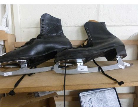 A pair of gents vintage ice skates