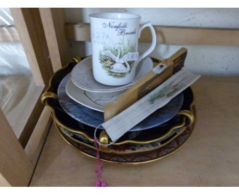 Mixed Lot: Collectors plates, ladies fans, trinket bowls etc