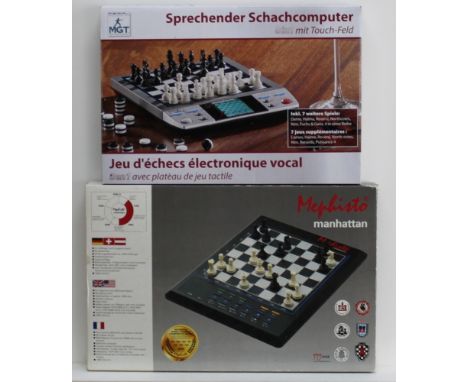 Mephisto - Manhattan. Schachcomputer mit Spielfiguren aus Kunststoff und Bedienungsanleitung. Ohne Netzteil. Aus der Zeit um 
