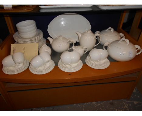 A Villeroy & Bosch 'Foglia' dinner service comprising of plates, bowls, cup and saucers, tea-pot, coffee-pot, milk jug, turee