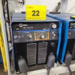 MILLER XMT 456 CC/CV DC INVERTER ARC WEDLER, S/N LC588451