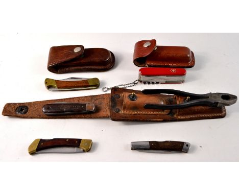 Puma deer hunter pen knives in leather holder, a Swiss army knife and a vintage handy tool pad to contain pliers, and a pen k