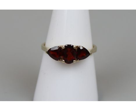 Gold 3 stone garnet ring - Size P 