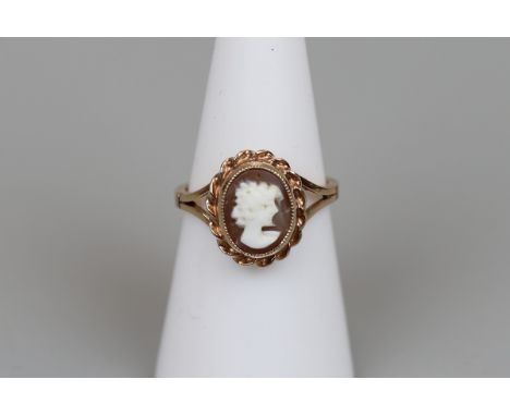 Gold cameo ring - Size L½ 