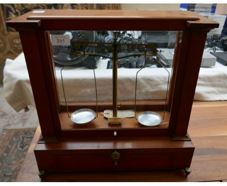 Beckersons scientific scales with weights to draw in base 