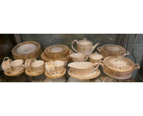 Royal Worcester Hyde Park pattern dinner service