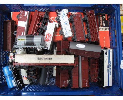 Thirty One Items Unboxed 'HO' Gauge continental Outline Rolling Stock, by Roco, Fleischmann etc, tank wagons, hoppers, box va