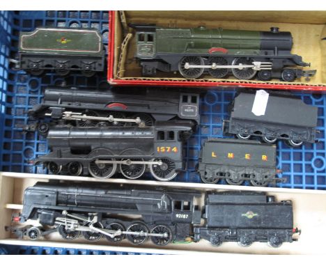 Four Tri-ang 'OO' Gauge/4mm Steam Locomotives and Tenders, 4-6-2 Princess Elizabeth, BR green (very good/locomotive boxed). A