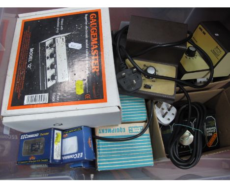 A Gaugemaster Boxed Mode 'Q' Four Track Controller, plus two Hornby Ref 902 controllers, two Bachmann F-2 command control cen