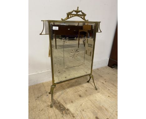 Edwardian Adam revival brass fire screen with a mirrored panel with starburst decoration, standing on splayed supports, 78cm 