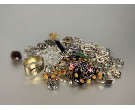 A collection of vintage costume jewellery to include; a Venetian style graduated marbled glass bead and green bead necklace: 