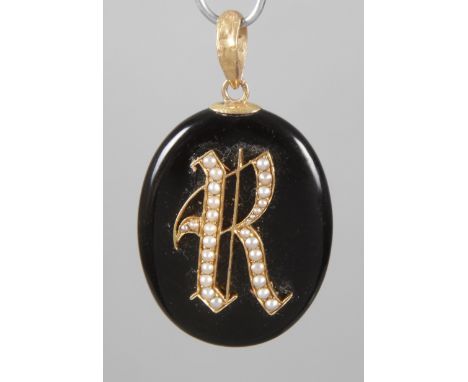 Anhänger HistorismusEnde 19. Jh., Gelbgold geprüft 585/1000, ovaler Korpus aus schwarzer Glaspaste, besetzt mit einem "R", vo