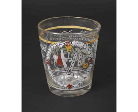 Zunftbecher eines Schneiders18. Jh., farbloses Glas, blasiger Abriss, konische Form mit opaker Emaillebemalung, schauseitig W