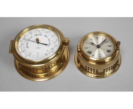 Wempe Schiffsuhr und Barometerbeide gemarkt Chronometerwerke Hamburg, Mitte 20. Jh., zaponiertes zylindrisches Messinggehäuse