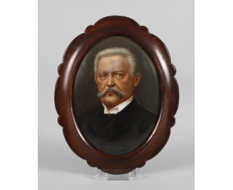KPM Berlin Bildplatte Portrait HindenburgPressmarke ab 1870, Prägebuchstaben Sz und Jahreszeichen für 1904, ovale, leicht gew