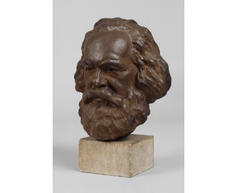 Büste Karl Marx1950er/60er Jahre, verso unleserlich signiert "Schersch"?, Stukko braun patiniert, Kopfdarstellung des Karl Ma