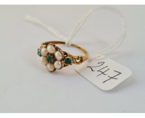 A VICTORIAN EMERALD &amp; PEARL CLUSTER RING WITH LOCKET POCKET SET IN GOLD - size P 