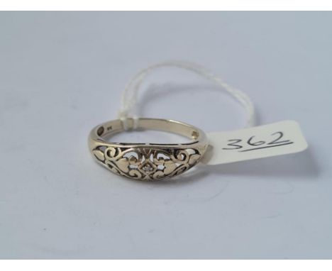 A white gold fancy ring - size P - 2.7gms
