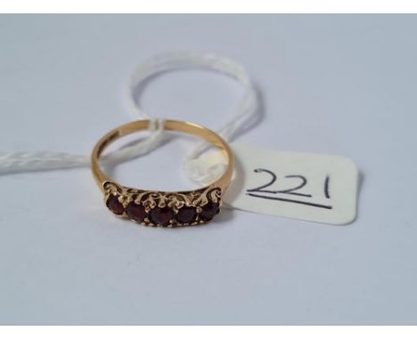 A 5 stone garnet ring in 9ct - size P.5 - 1.7gms