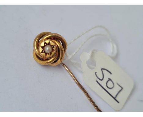 A high carat gold stick pin with a pearl knot terminal