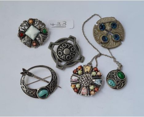 1 x miracle brooch, 4 x Celtic brooches &amp; 1 pendant