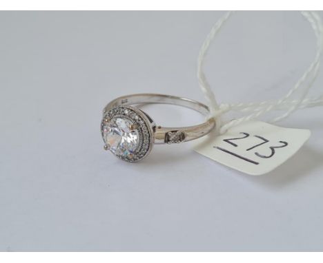 A halo ring in 9ct - full hallmarks - size Q - 3.2gms