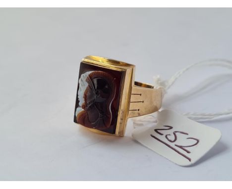 A gold ring set with Victorian hardstone classic cameos in 10ct - size V - 7.3gms
