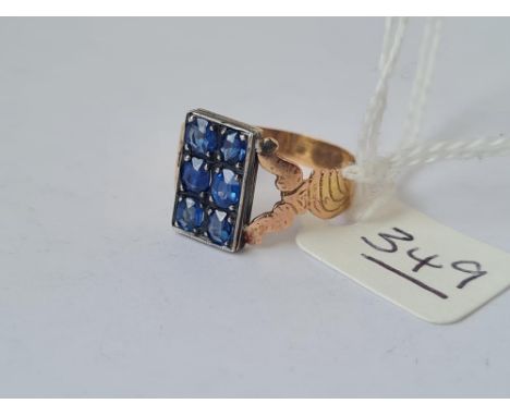 A 6 SAPPHIRE PANEL RING IN 14ct GOLD - size N - 3.1gms