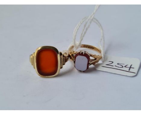 An agate set ring in 9ct - size L &amp; a cornelian set ring in 8ct gold - size M - 5.8gms total