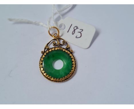A circular gold &amp; jade pendant - 1.3gms
