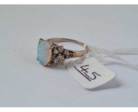 An opal &amp; diamond ring in 18ct gold - size S - 4.1gms