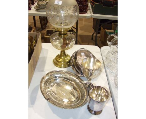 A 20th century oil lamp with clear glass reservoir on brassed base with opaque and clear etched glass globe shade, 53cm high 