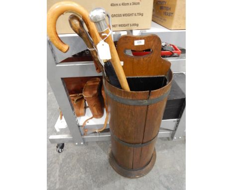 Hall umbrella stand formed as a half banded barrel, with an umbrella, a walking stick with silver knob and a shooting stick