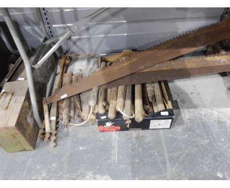 Three hacksaws, four turned table legs, assorted metal sash window weights and large screws 