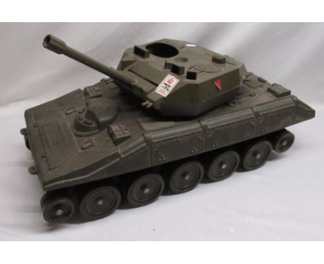 Cherilea plastic model toy of a Sheridan tank, L63cm 
