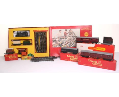 Rovex Tri-ang 00/HO gauge RS.4 Goods train set, electric train set containing 0-6-0T engine No.47606, three wagons and track,